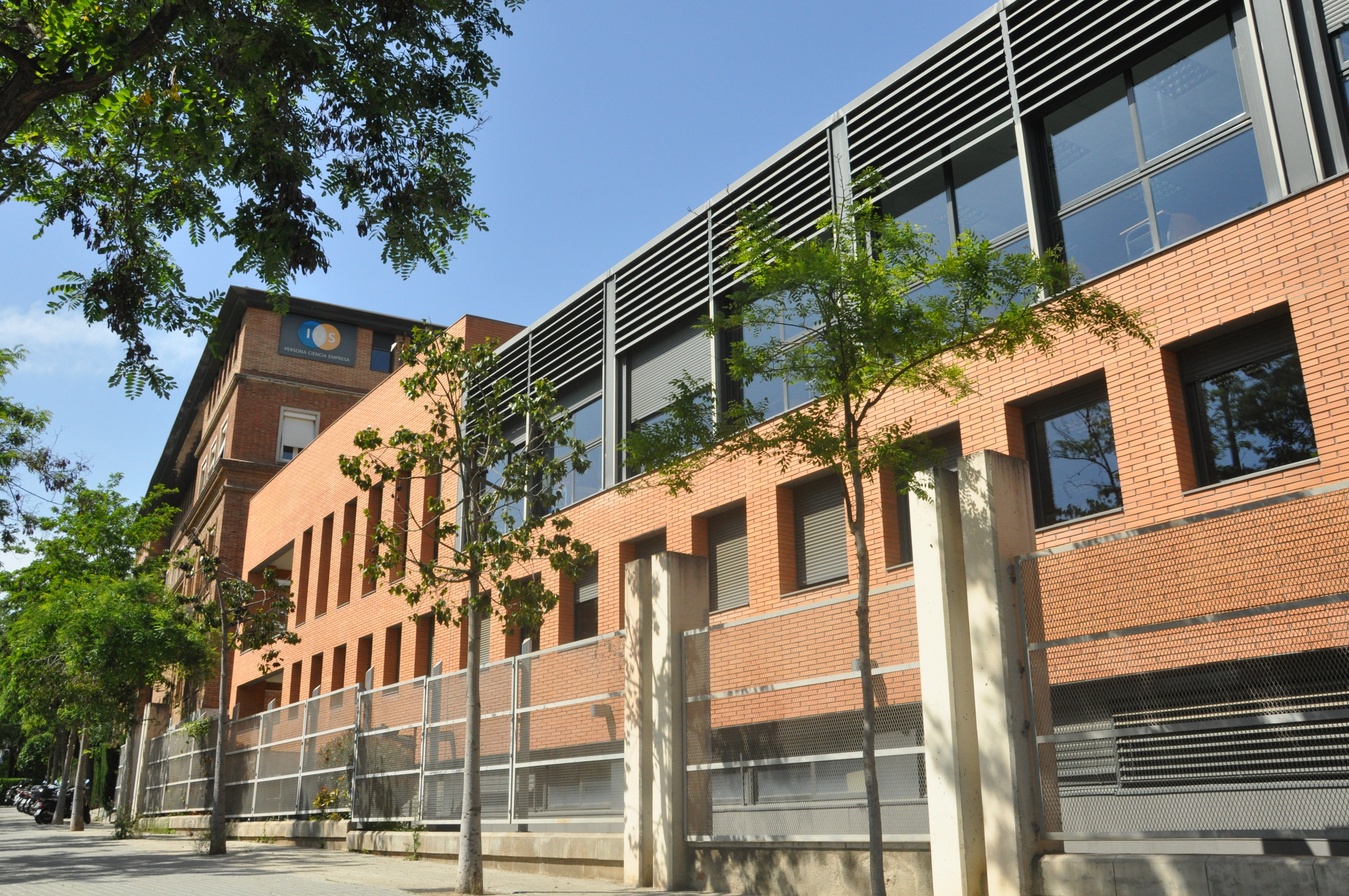 IQS School of Engineering university campus or city view