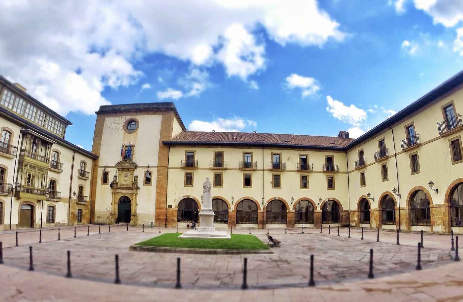 Universidad de Oviedo university campus or city view