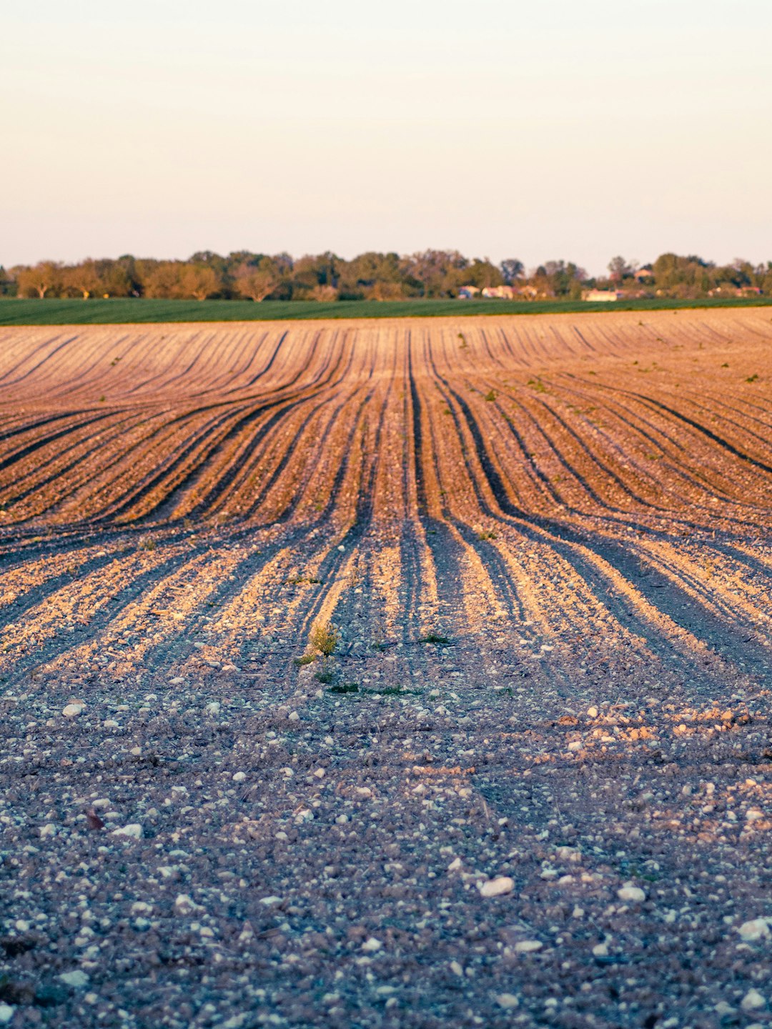 What is the duration for finishing a cash sale of Colorado land?