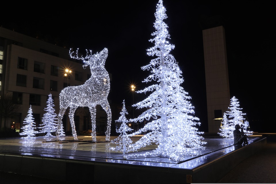 Should I Hire A Professional Christmas Light Installation in St. Joseph MO