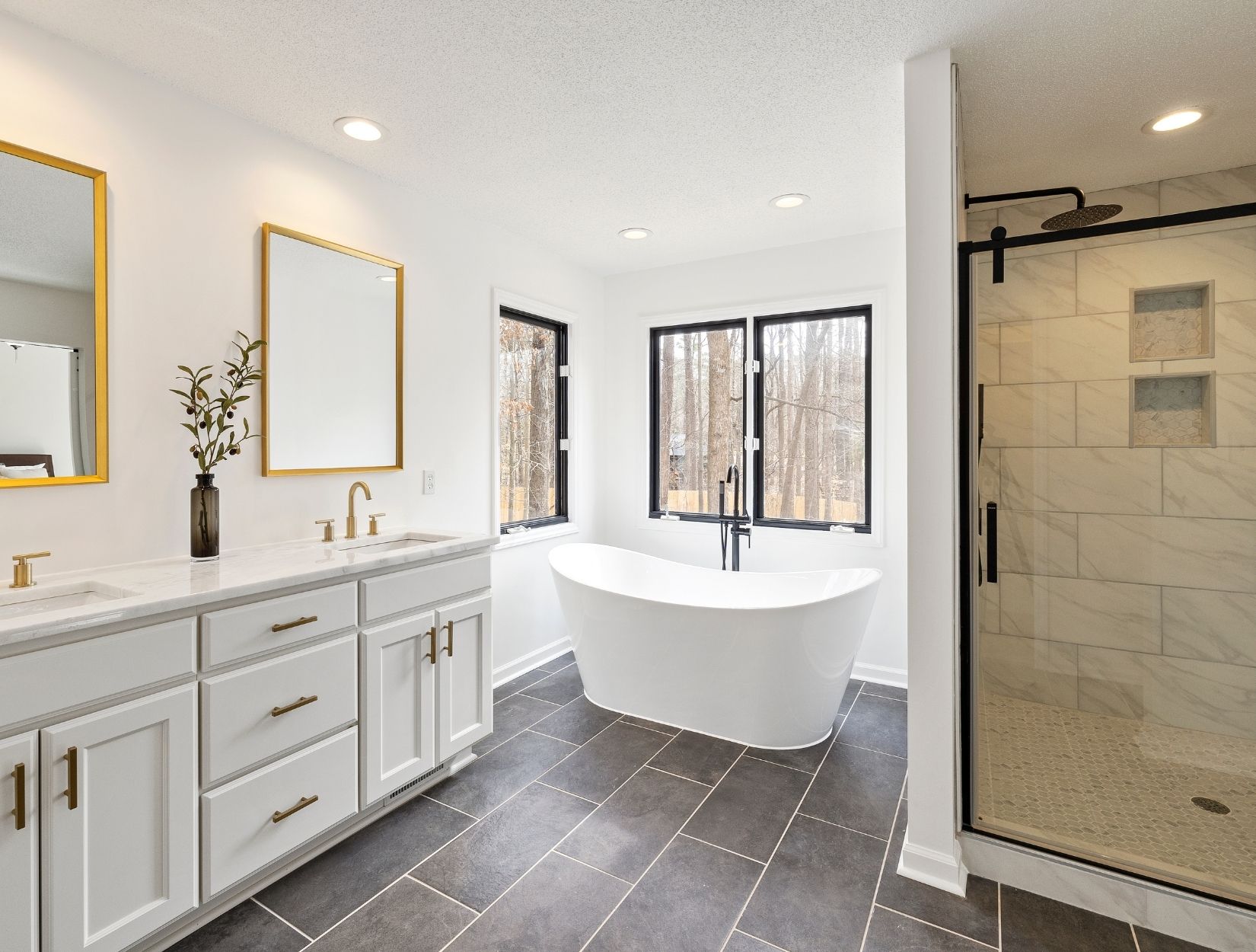 Can I book a cleaning appointment online 24/7?