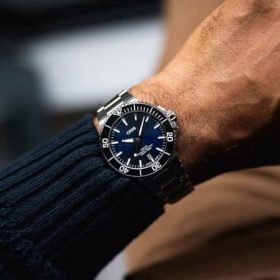 Oris Aquis Date Blue Gradient Dial Stainless Steel Watch, 41.50mm - Image 3