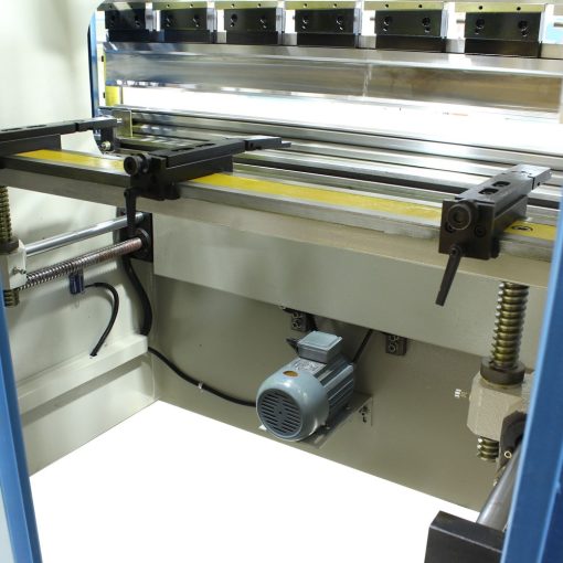 Baileigh BP-3305CNC Hydraulic Press Brake 63" 33 Ton - Image 2