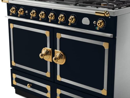 La Cornue CornuFe 110 43" Dark Navy Blue With Polished Brass Dual Fuel Range - Image 3