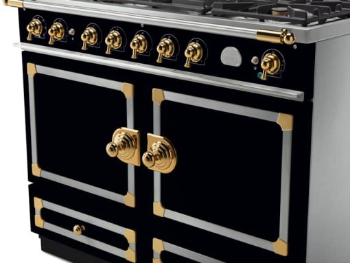 La Cornue CornuFe 110 43" Gloss Black With Polished Brass Dual Fuel Range - Image 3
