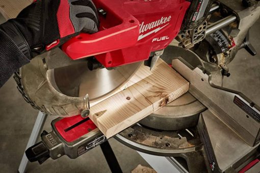 M18 FUEL 12" Dual Bevel Sliding Compound Miter Saw - Kit - Image 4