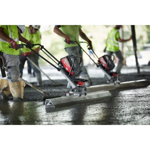 Milwaukee MX FUEL™ Vibratory Screed Kit - Image 11