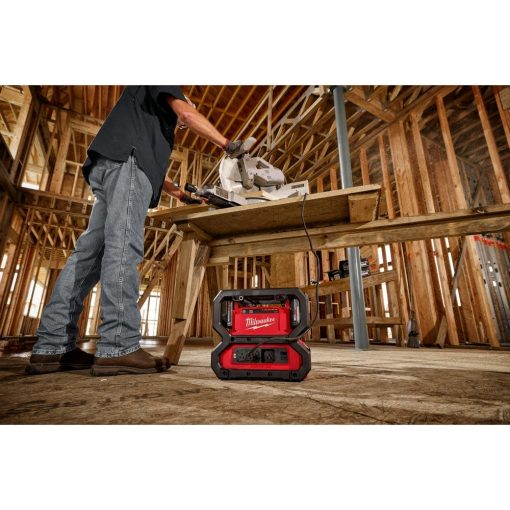 Milwaukee M18 CARRY ON 3600W/1800W Power Supply - Image 7