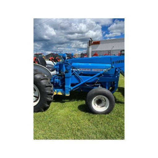 Ford 3000 Utility Tractor 47HP Gasoline Powered 1974 Used - Image 4