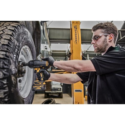 DEWALT 20V MAX XR 1/2" High Torque Impact Wrench with Hog Ring Anvil Kit - Image 6