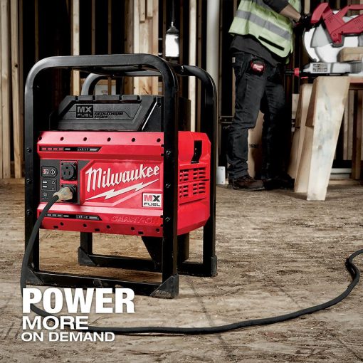 Milwaukee MX FUEL™ CARRY-ON™ 3600W/1800W Power Supply - Image 5