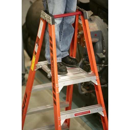 4 Ft. Type IA Fiberglass Platform Ladder w/Casters - Image 3