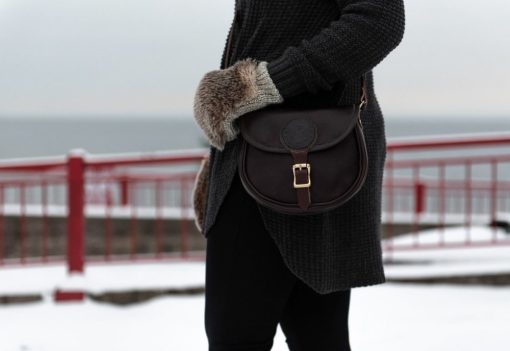 3 Liter Capacity Brown Medium Classic Pebbled Leather Purse - Image 4