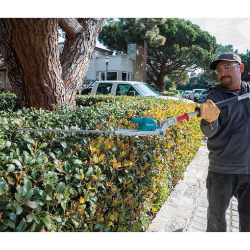 18V LXT® Lithium-Ion Brushless Cordless 20" Articulating Pole Hedge Trimmer Kit (5.0Ah) - Image 3