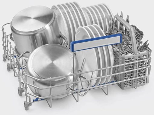 Smeg 24" Fingerprint Resistant Stainless Steel Dishwasher - Image 3