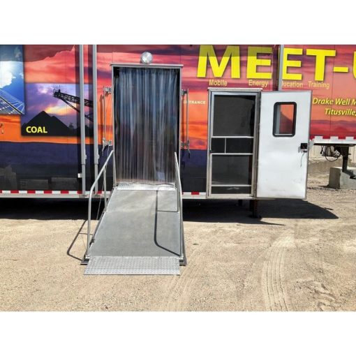 Cargo Express J & L 44' Enclosed Trailer 2009 Used - Image 3