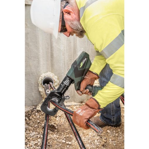 Greenlee 65mm Gator® Remote Cable Cutter 12V Charger/Batteries - Image 3