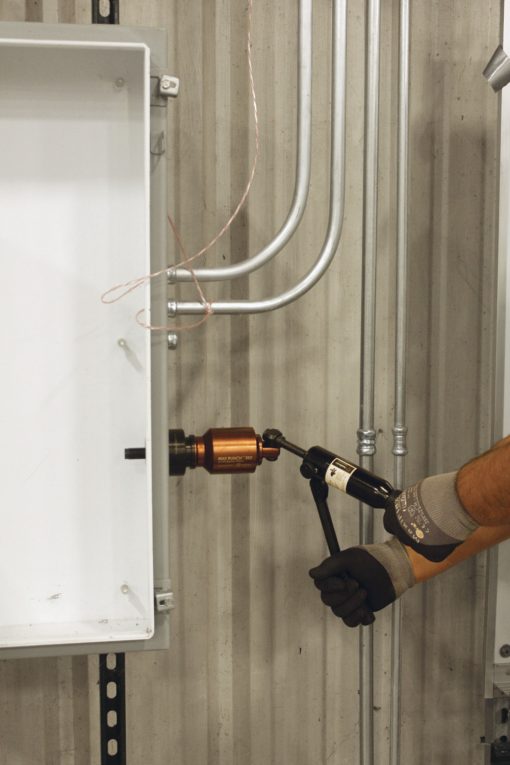 Southwire MAX PUNCH 360 Hydraulic Knockout Tool - Image 2