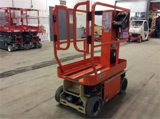 JLG 12Ft Driveable Vertical Mast Lift - Image 4
