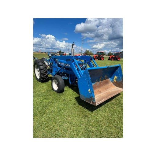 Ford 3000 Utility Tractor 47HP Gasoline Powered 1974 Used - Image 3