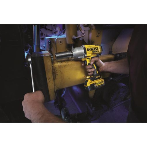 DCF899P2-20V MAX* XR Brushless High Torque 1/2" Impact Wrench Kit w/Detent Anvil Maximum initial battery voltage (measured without a workload) is 20 volts. Nominal voltage is 18. - Image 4