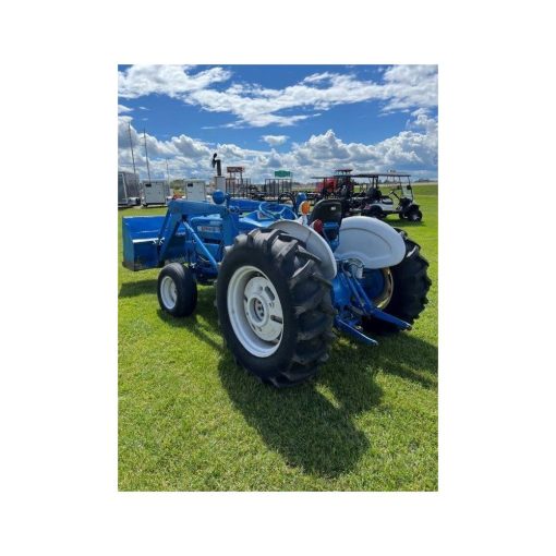 Ford 3000 Utility Tractor 47HP Gasoline Powered 1974 Used - Image 6