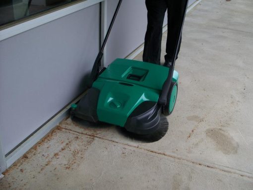 31 Inch Commercial Battery Operated Sweeper - Image 4