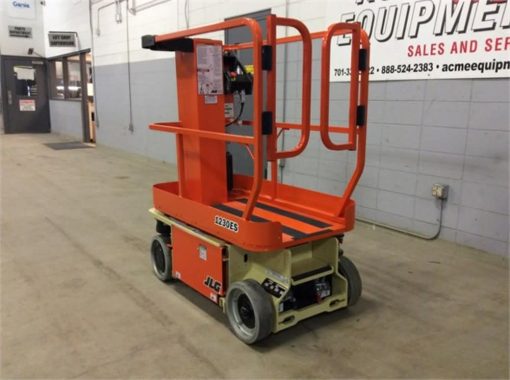 JLG 12Ft Driveable Vertical Mast Lift - Image 5