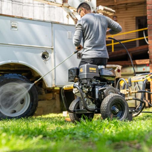 Dewalt DH4240B 4200 PSI at 4.0 GPM HONDA with AAA Triplex Plunger Pump Cold Water Professional Gas Pressure Washer - Image 2