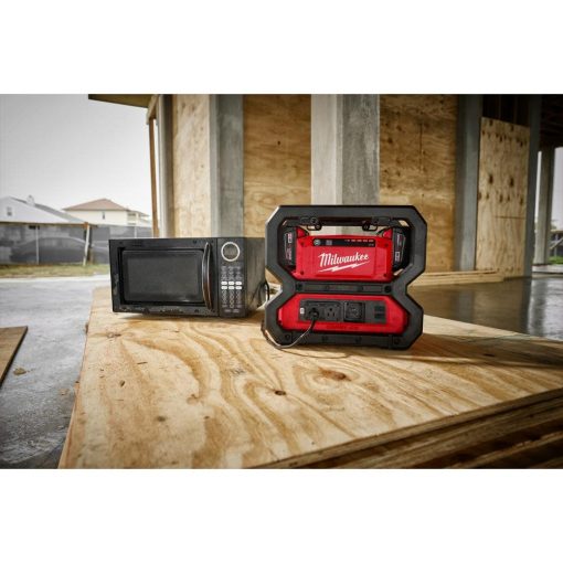 Milwaukee M18 CARRY ON 3600W/1800W Power Supply - Image 8