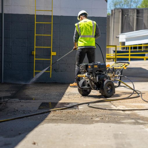Dewalt DH4240B 4200 PSI at 4.0 GPM HONDA with AAA Triplex Plunger Pump Cold Water Professional Gas Pressure Washer - Image 3