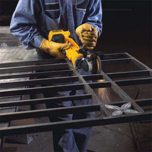 FLEXVOLT 60V MAX 7-1/4" Brushless Circular Saw with Brake and 20V MAX* Lithium Ion 4 1/2” Cut-Off Tool Kit Bundle - Image 8