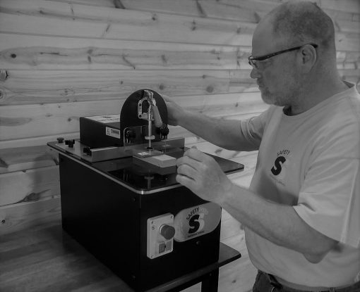 Tabletop Screw Pocket Machine - Image 4