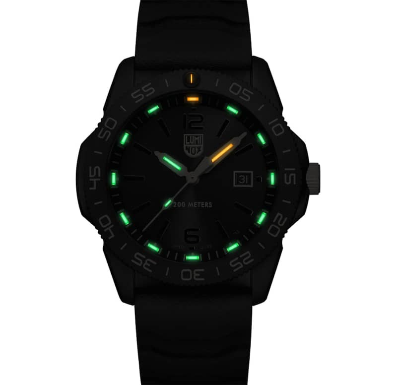 Luminox-Sea-Series-Pacific-Diver-L-E-Blk-Gold-Watch-XS3120BOGOLD-Illuminated.jpg