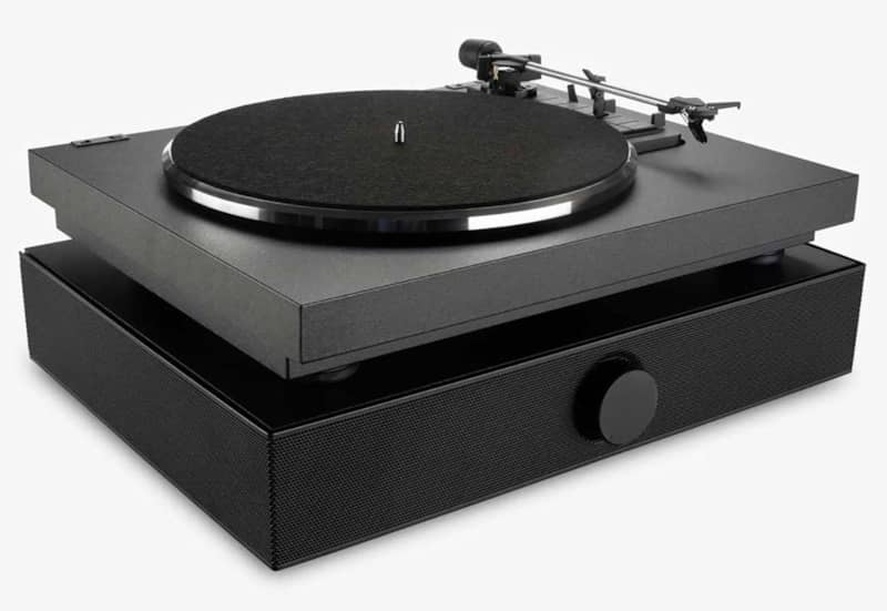 andover-fully-automatic-BD-turntable-SPINDECKMAXBK-lifestyle.jpg