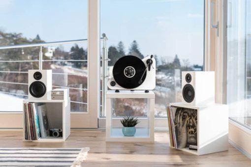 Pro-Ject Vertical White Gloss Right Hand Bluetooth Turntable - Image 3