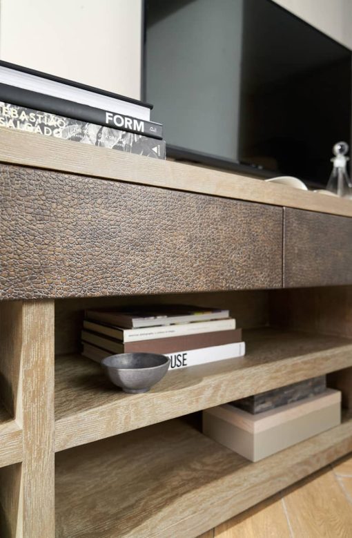 Hooker Furniture Miramar Point Reyes Salton Entertainment Console - Image 4