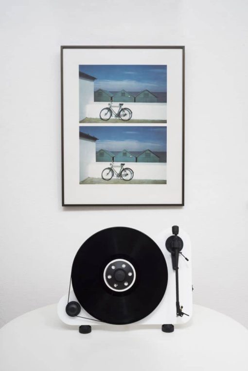 Pro-Ject Vertical White Gloss Right Hand Bluetooth Turntable - Image 4