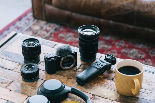 Sony Alpha ZV-E10 Mirrorless Vlog Camera Body With 16-50mm Kit Lens - Image 12