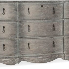Hooker Furniture Bedroom Beaumont Nine-Drawer Dresser