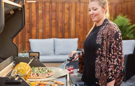 Napoleon Rogue SE 425 RSIB Stainless Steel Liquid Propane Freestanding Grill - Image 27