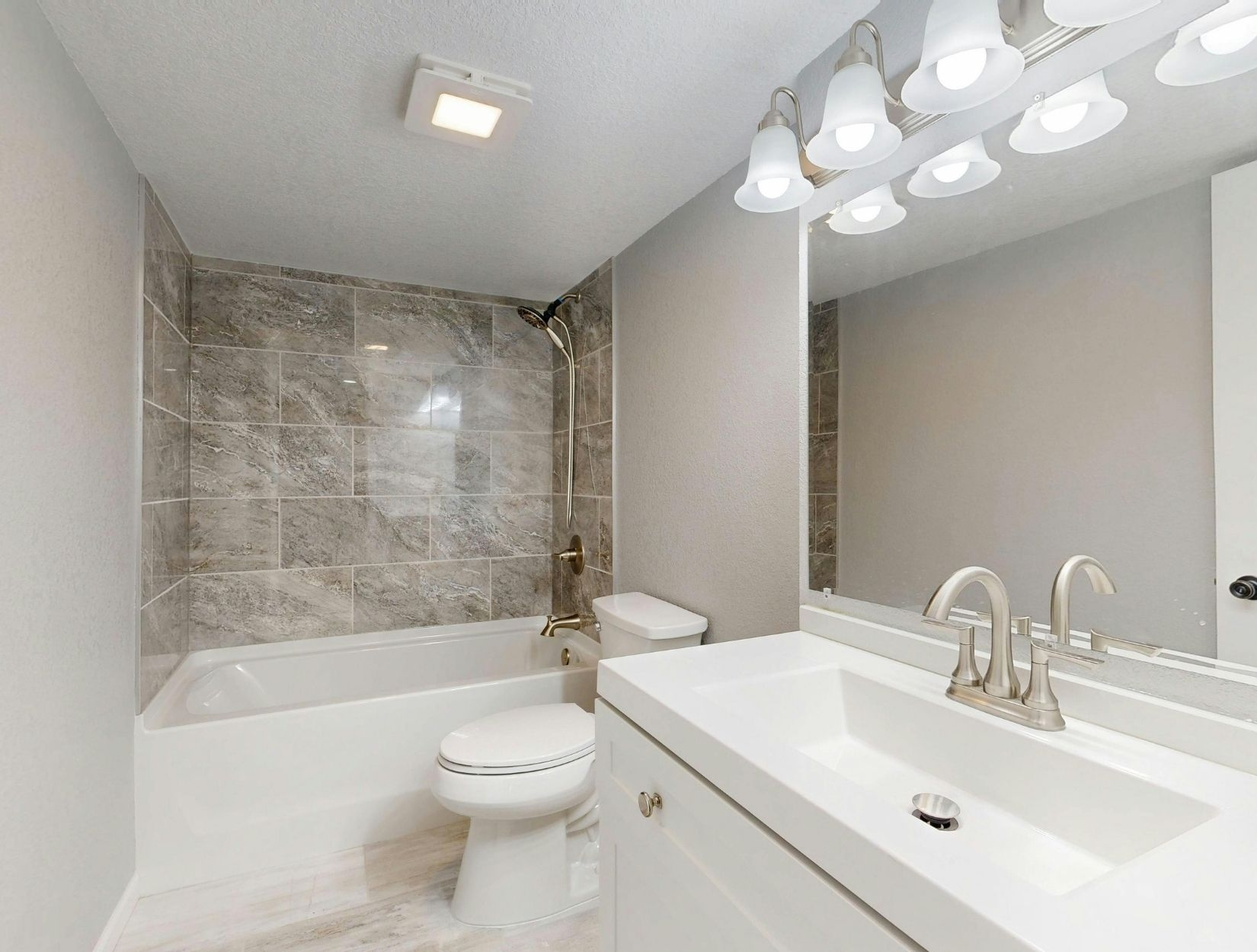Light Fixture Dusting Services Lincoln Park