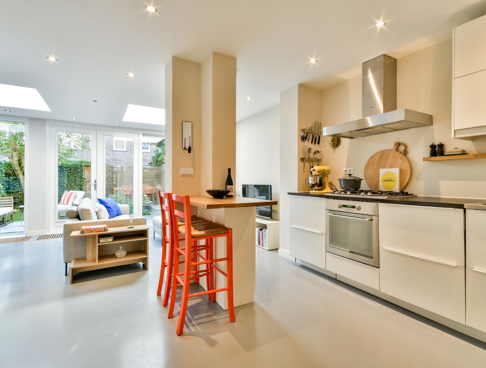 Do you provide seasonal cleaning services for apartments?
