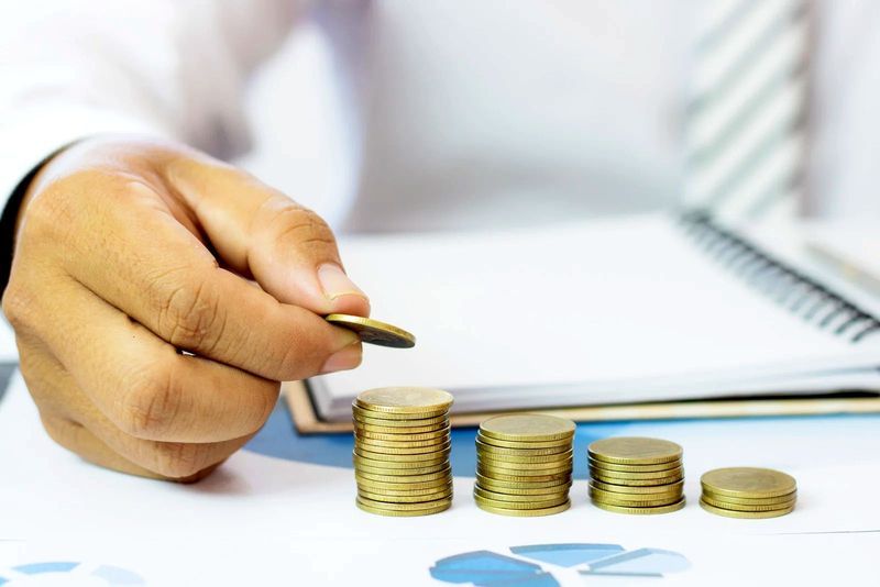 Should I choose a fixed-rate or an adjustable-rate mortgage? Should I choose a fixed-rate or an adjustable-rate mortgage?