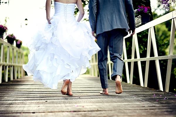 Hochzeiten im Freien: Schuhlösungen für Bräute und Gäste