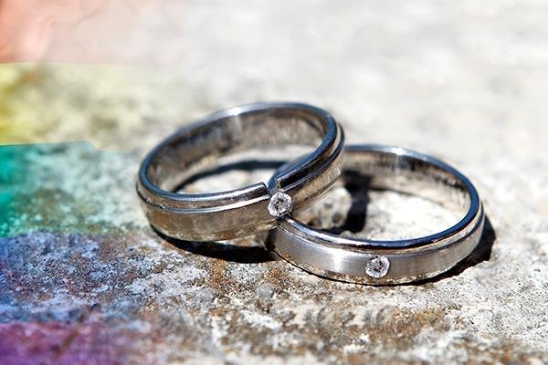 Anillos de compromiso y bodas del mismo sexo