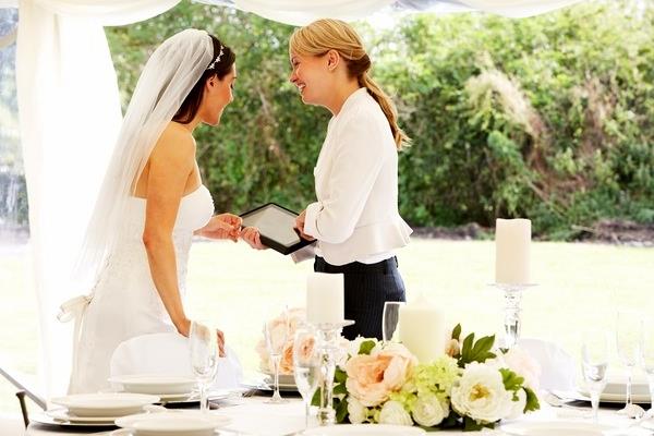Sollten Sie einen Hochzeitsplaner einstellen? Ein Leitfaden nach Persönlichkeitstyp der Braut