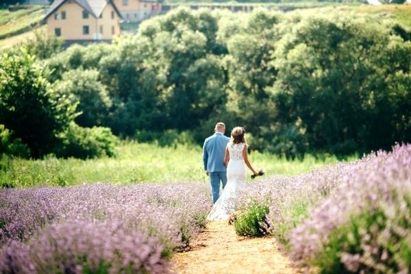 6 Möglichkeiten, Lavendel in Ihrer Hochzeit zu verwenden