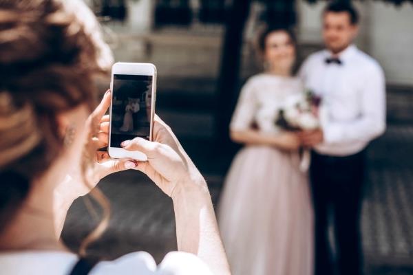 ¿Debo buscar alternativas a la fotografía profesional de la boda?