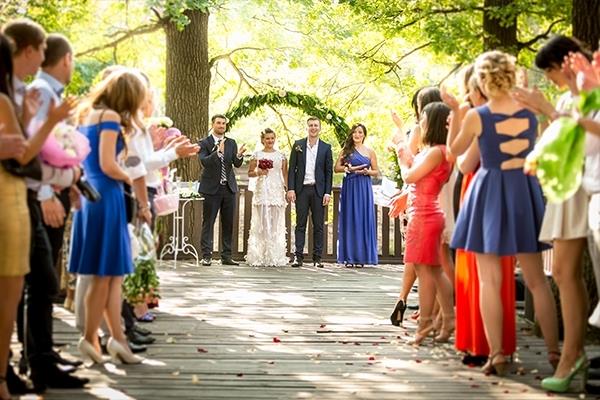 Wie man seine Hochzeit zu einem großartigen Erlebnis für Gäste macht.